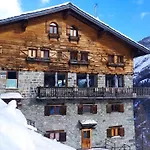 Otel & Restaurant Perret - Mountain People 2*